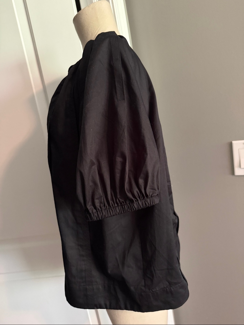 Elle Tahari Black Poplin Tie-Neck Top Blouse Pull over Medium NWOT Puff Sleeve - Picture 3 of 7